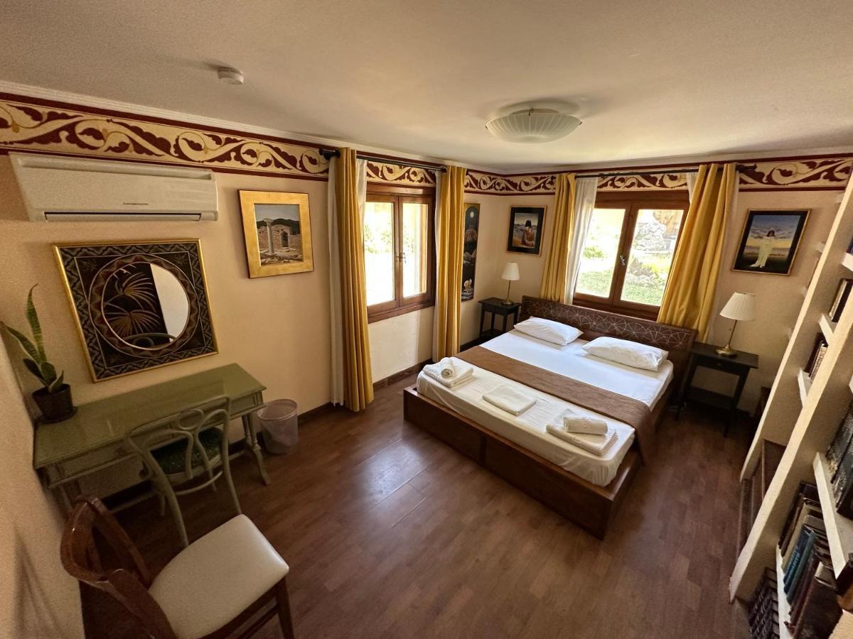 Varias Art House Kaliráhi Kültér fotó